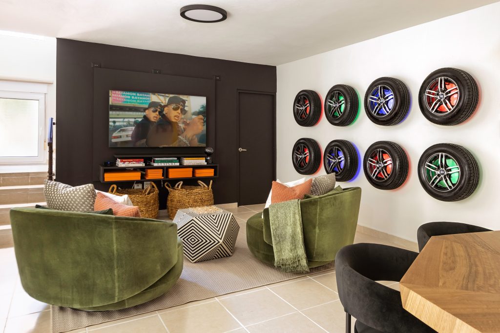 Daddy Yankee Airbnb photo by Eric Rojas