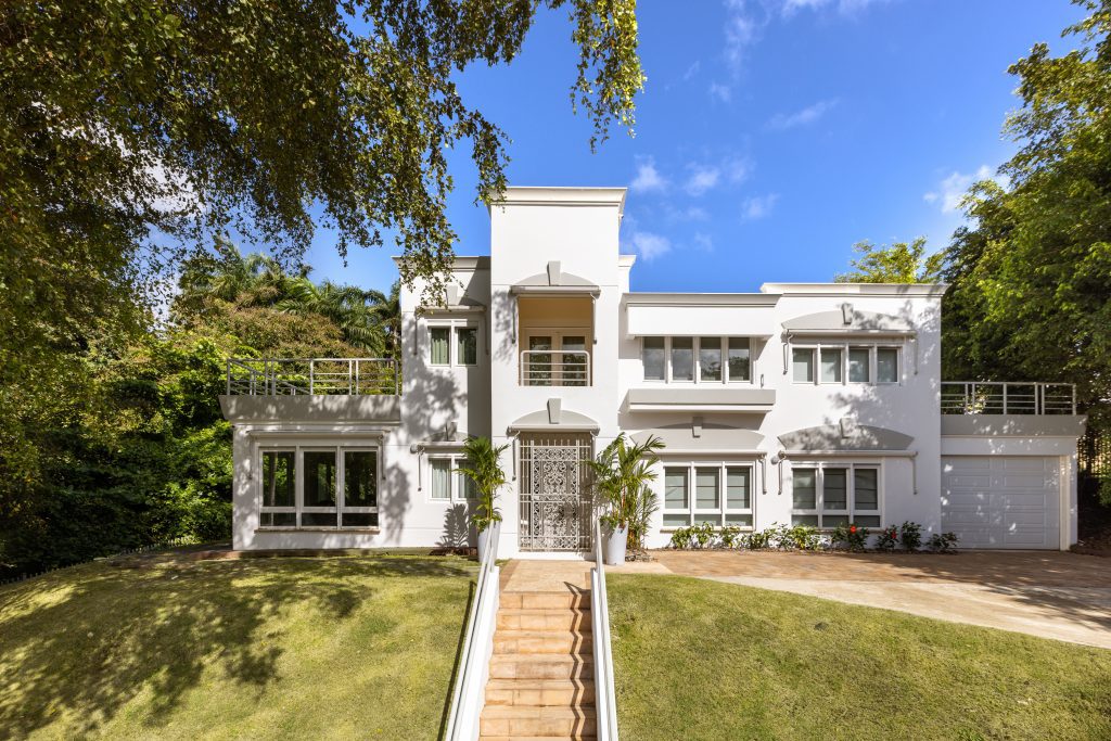 Daddy Yankee Airbnb photo by Eric Rojas