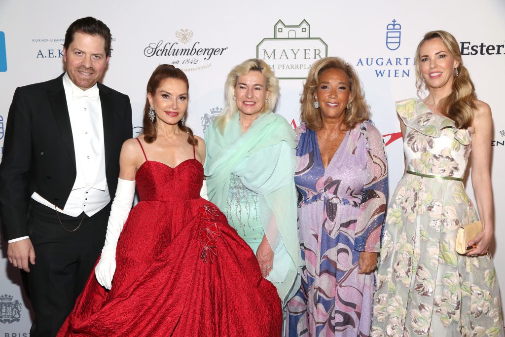 Daniel Serafin, Jean Shafiroff, Petra Schnwebaur, Denise Rich and Silvia Frieser attend 67th Viennese Opera Ball Benefiting Gabrielle's Angel Foundation at The Plaza on May 12, 2023 in New York. (Photo by Sylvain Gaboury/PMC/PMC) *** Local Caption *** Daniel Serafin;Jean Shafiroff;Petra Schnwebaur;Denise Rich;Silvia Frieser
