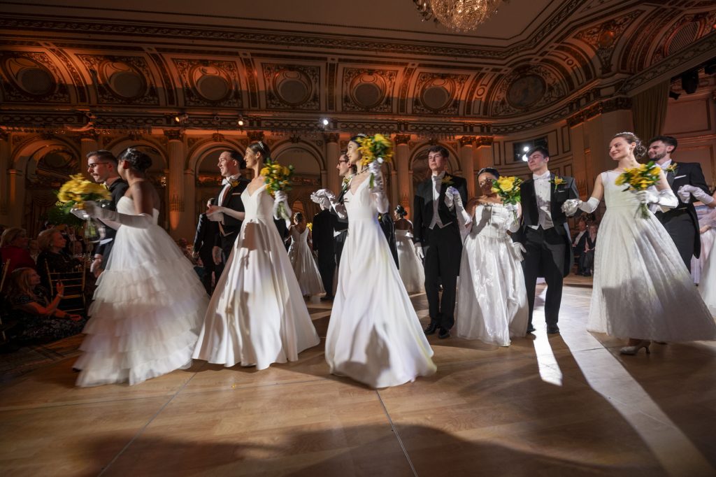 Vienesse Opera Ball Inuri Abeysekara, Quentin Alain Alexandre, Klavdija Bastl, Marius Bellando, Dennis Borzakov, Evi Burmberger, Piotr Chrzanowski, Albert Frank, Crystalina Xujing Guo, Penrose Hallowell, Rory Hallowell, Daniel Harrich, Clara Regina Heupgen, Karl Horler, Jan Filip Jagielski, Saya Jain, Louisa Klein-Boelting, Tobias Krause, Angelina Kurszyńska, Abigail Patience McClennan, Juliana Paul, Maximilian Rosam, Angela Soto, Lu Sun