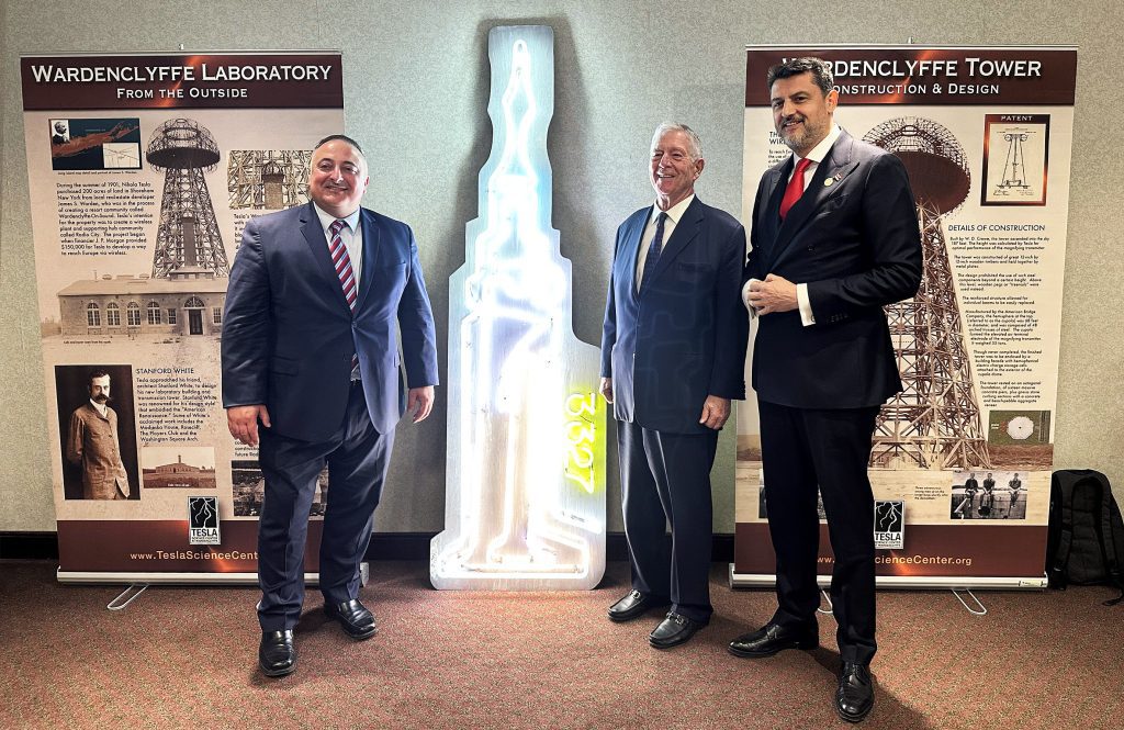 L-R: Marc Alessi, HRH Crown Prince Alexander of Serbia , Consul General Dr. Vladimir Bozovic Tesla's table